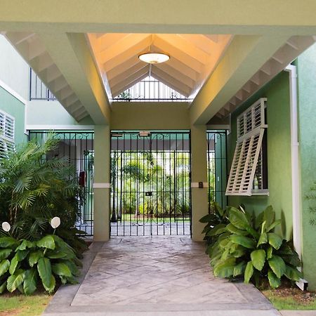 Choose To Be Happy At Ei8Ht! - Super Studios And Penthouse Apartment Kingston Ngoại thất bức ảnh