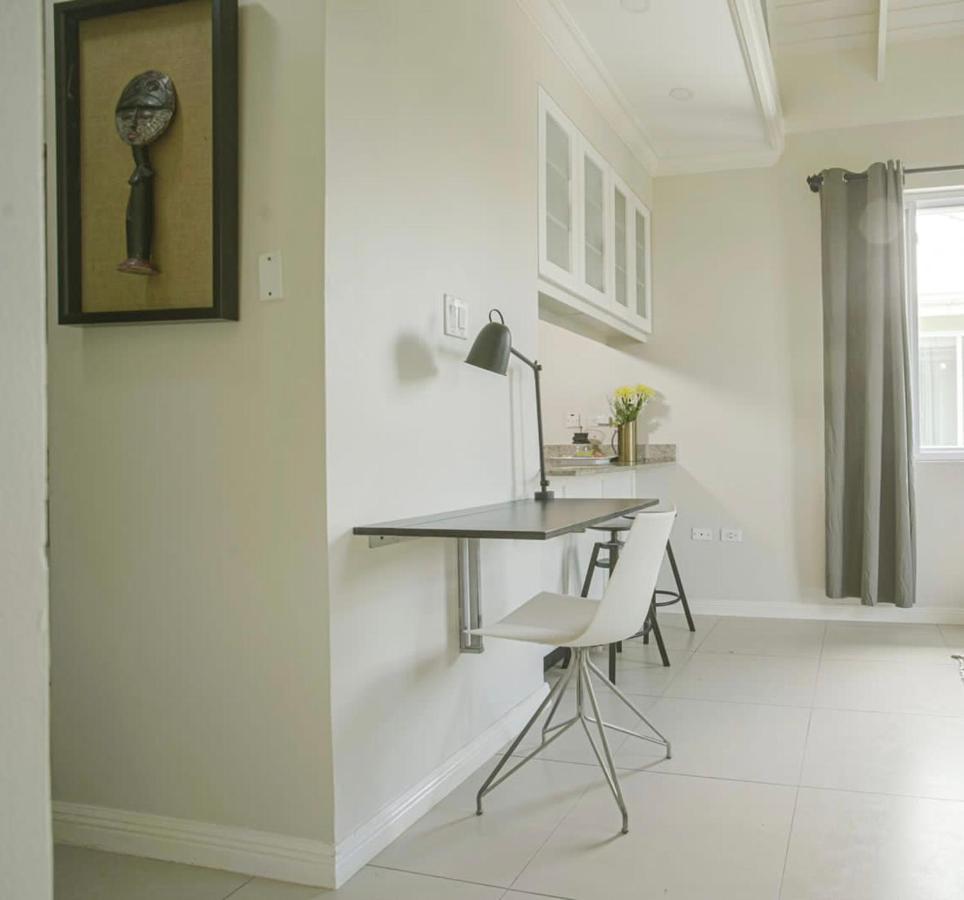 Choose To Be Happy At Ei8Ht! - Super Studios And Penthouse Apartment Kingston Ngoại thất bức ảnh