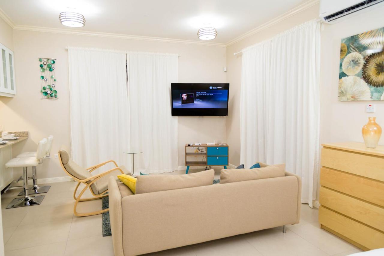 Choose To Be Happy At Ei8Ht! - Super Studios And Penthouse Apartment Kingston Ngoại thất bức ảnh