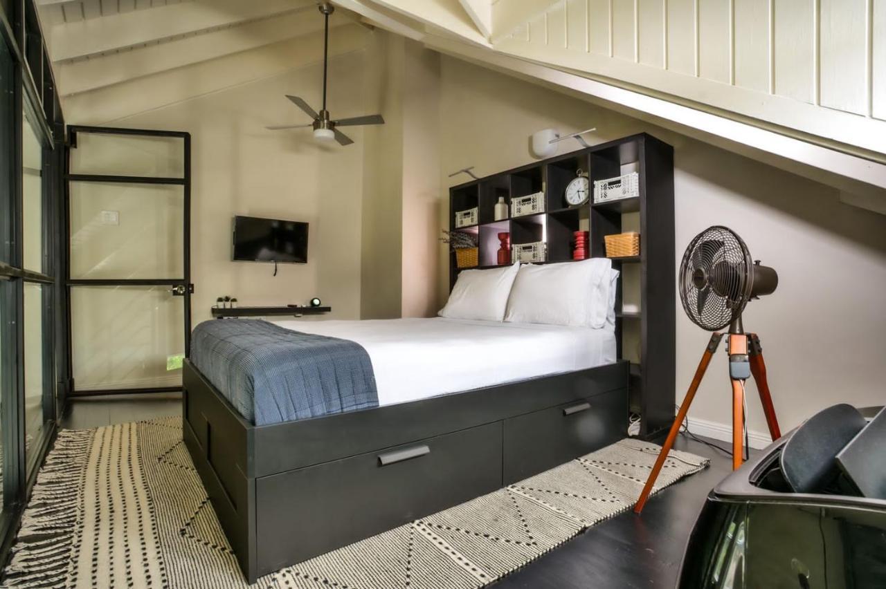 Choose To Be Happy At Ei8Ht! - Super Studios And Penthouse Apartment Kingston Ngoại thất bức ảnh