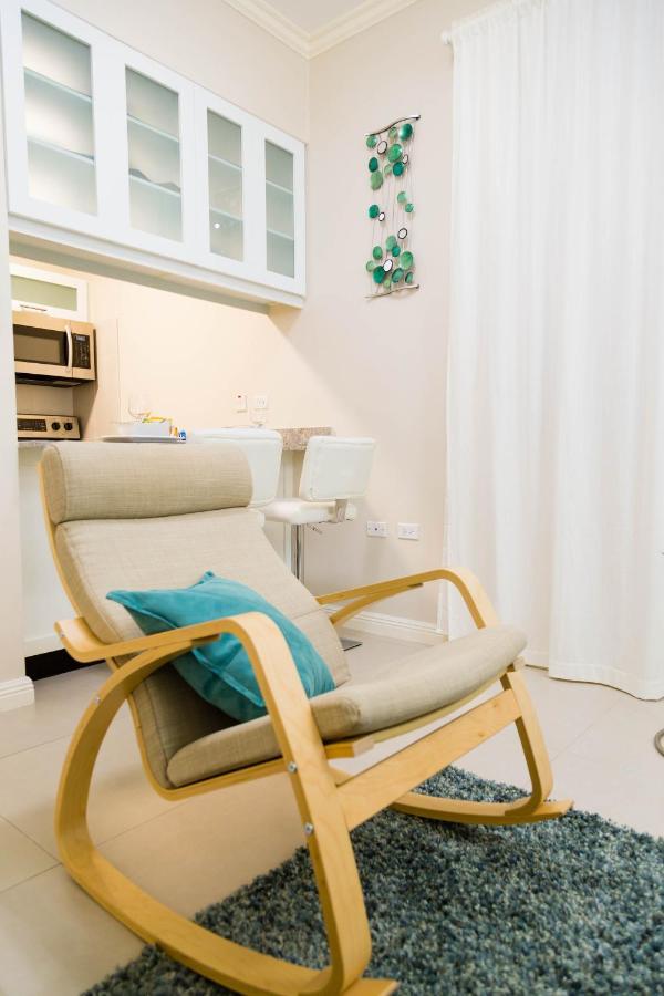 Choose To Be Happy At Ei8Ht! - Super Studios And Penthouse Apartment Kingston Ngoại thất bức ảnh