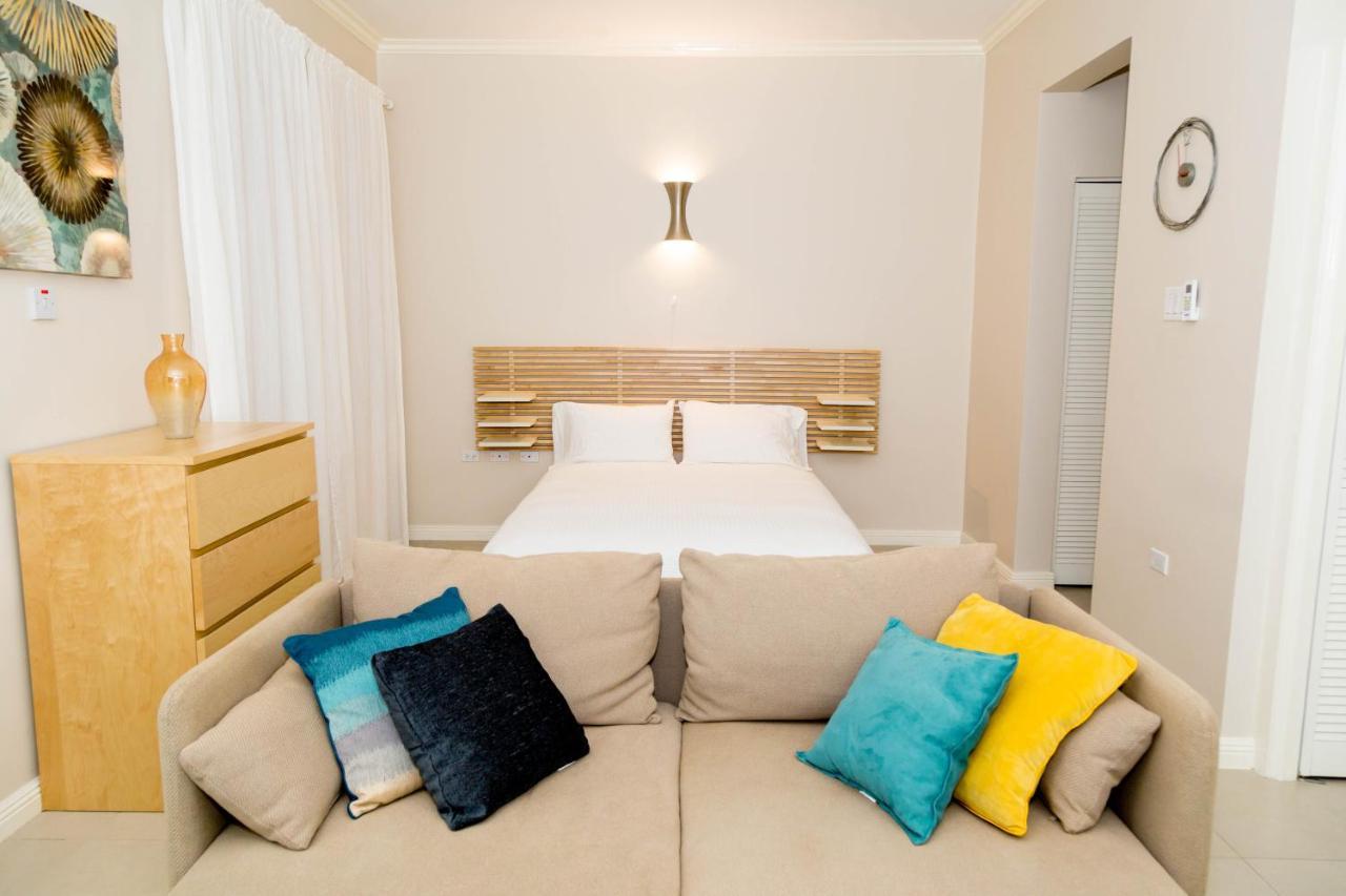 Choose To Be Happy At Ei8Ht! - Super Studios And Penthouse Apartment Kingston Ngoại thất bức ảnh
